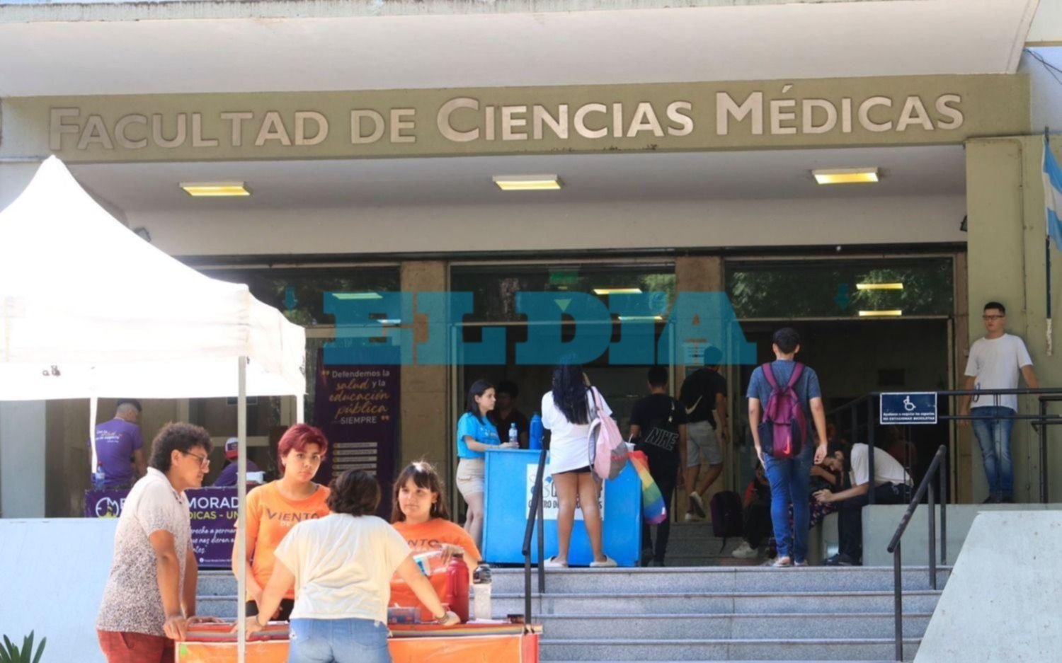 Polémica en la Facultad de Medicina tras un pedido de estudiantes que se inundaron