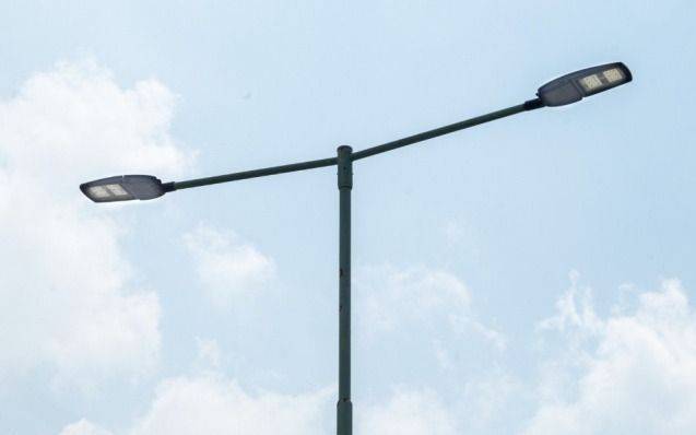 Suman luces LED en Villa Castells