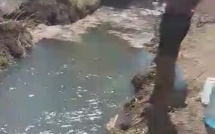 El verdadero "río de La Plata": rompieron un caño, hicieron una zanja y quedaron sin agua
