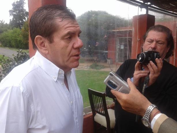 Un intendente renunció a cobrar la antigüedad, pero no lo quieren dejar