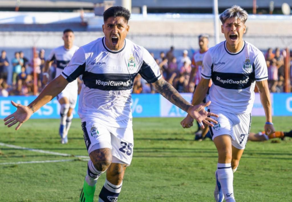 Con medio equipo renovado Gimnasia va por la victoria frente al Colón de Gorosito