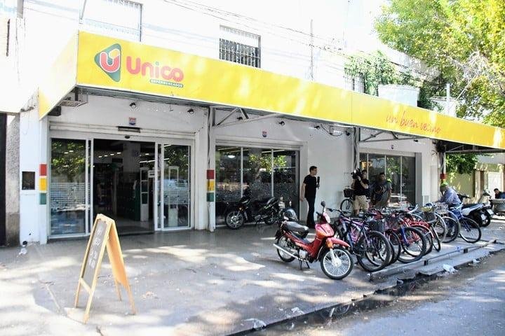 El súper del atentado está cercado por la violencia