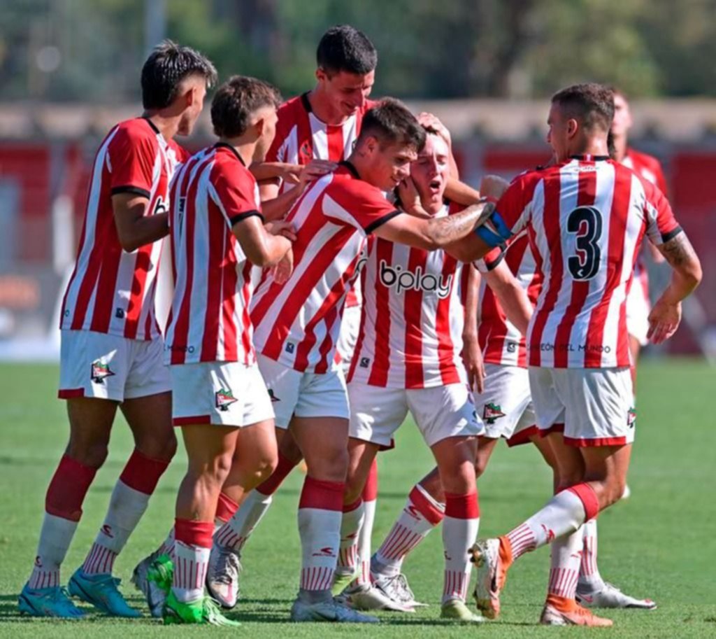 La Reserva Pincha goleó y se acercó a la punta del torneo