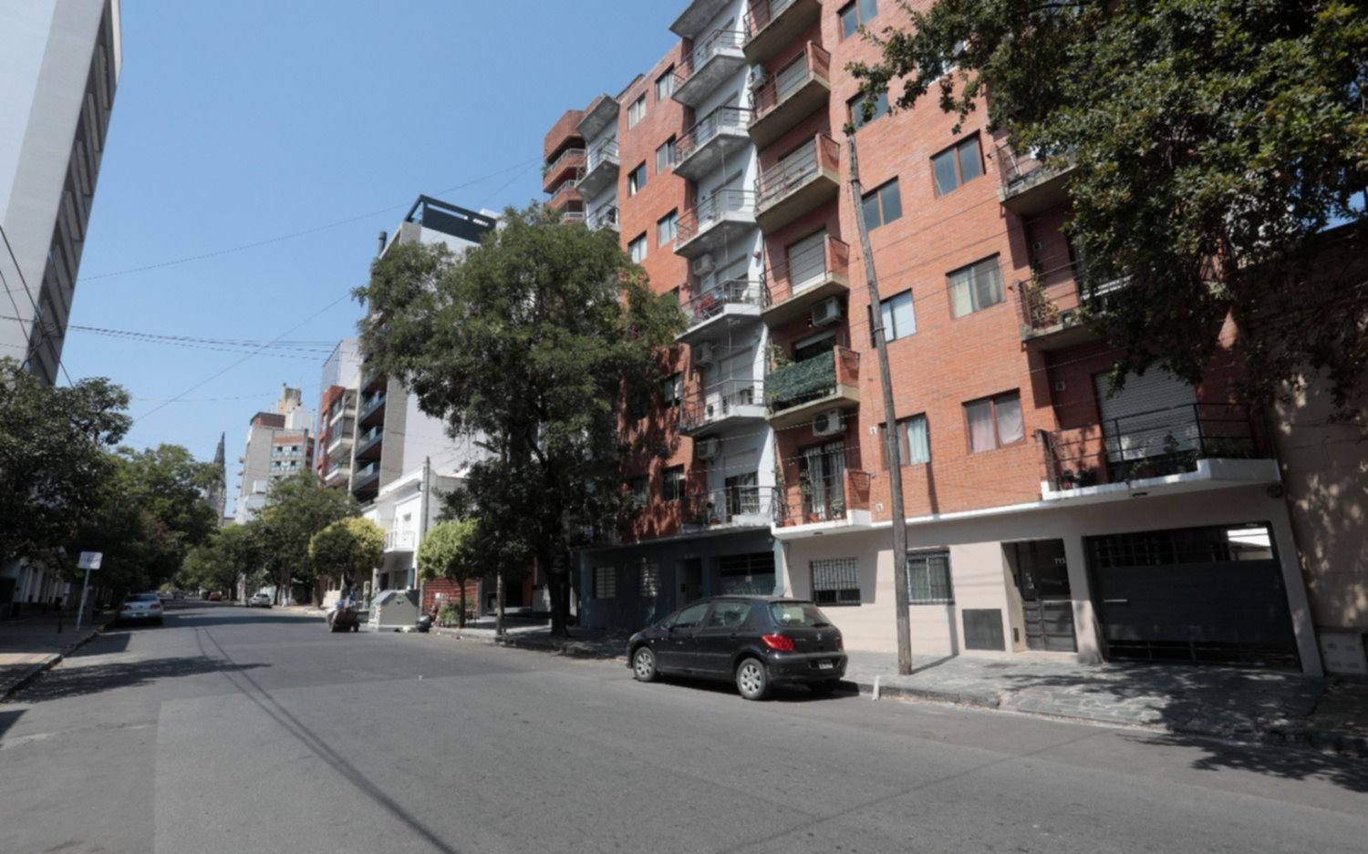Alarma en un barrio de La Plata por "olor a azufre" y "ojos que pican"