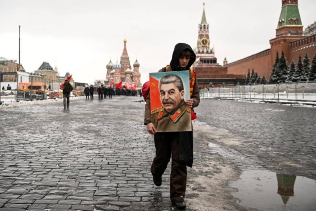 Rusia, entre la idolatría y el rechazo por Stalin