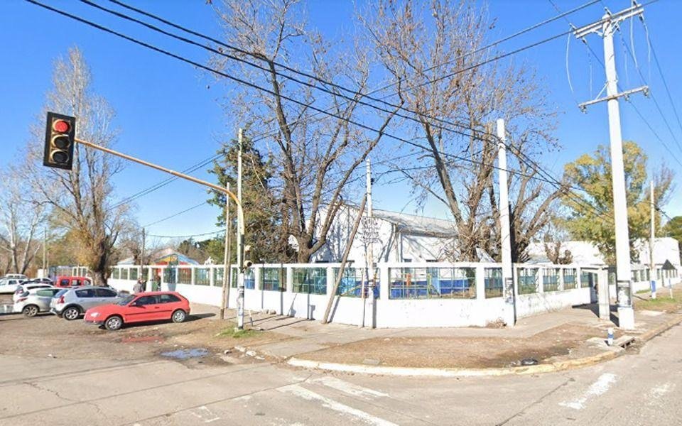 Mostró un arma para sacar a una menor de un jardín