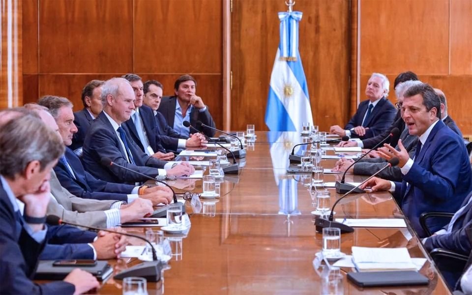 El Gobierno anunció el canje de deuda por 12,3 billones de pesos