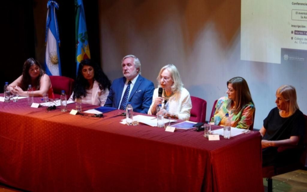 8M: homenajearon a Estela de Carlotto en La Plata