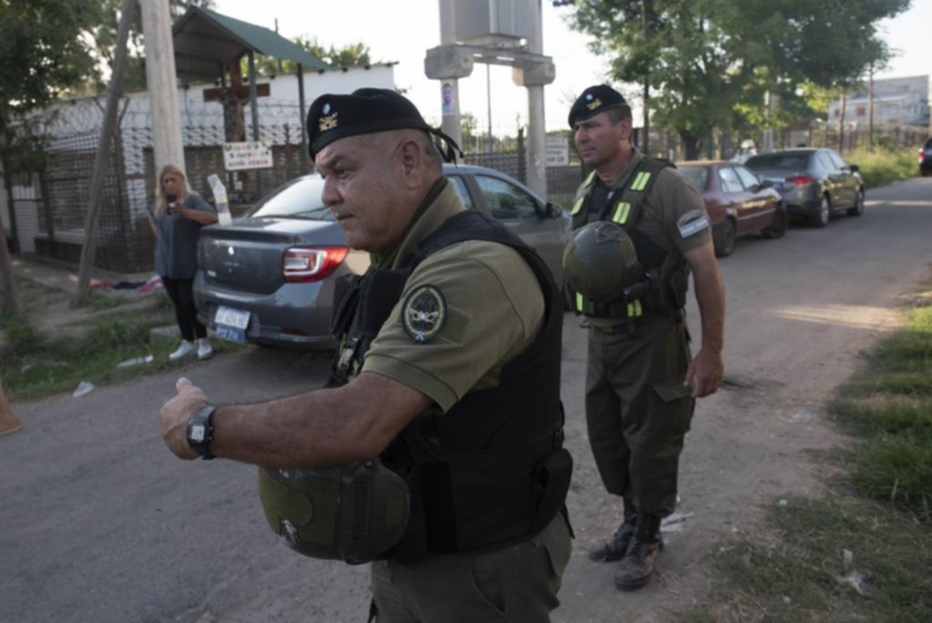 Gendarmes ya patrullan en el barrio rosarino amenazado por narcos