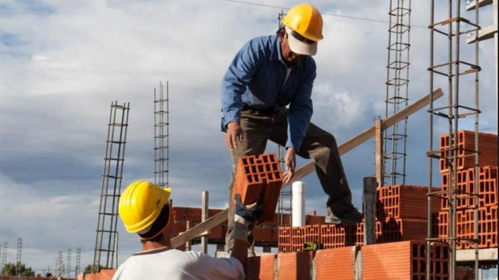 Industria y construcción, con leves subas en enero