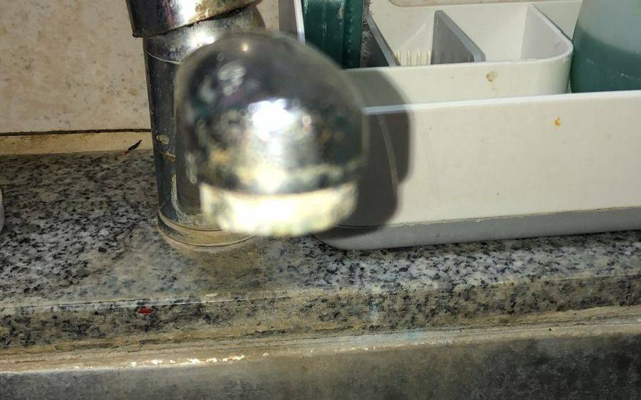 Entre reclamos y la ola de calor, una zona de La Plata se queda sin agua por obras de Absa