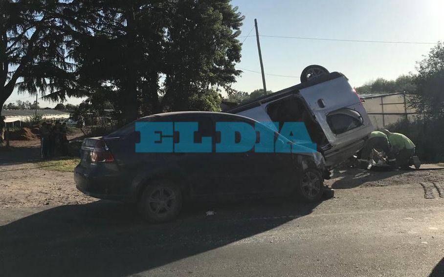 Tránsito al borde de la tragedia en La Plata: fuerte choque, vuelco y caos en la Ruta 36