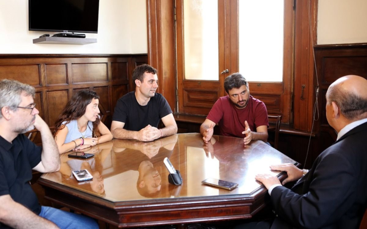 El dirigente social Juan Grabois estuvo de visita en la UNLP