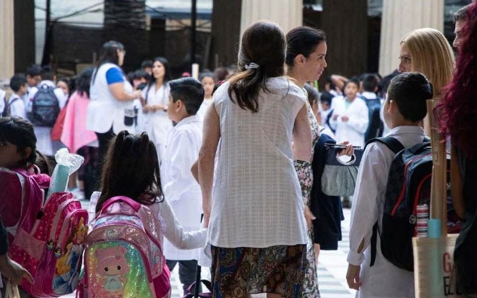 El Gobierno negó suspender las clases por el calor: "Hay que ventilar, estar en el patio, pero hay que ir"