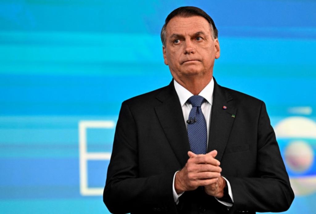 Bolsonaro, cada vez más complicado por las joyas