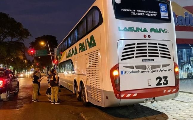 Rosario violenta: ahora atacan un micro que trasladaba a penitenciarios a una cárcel