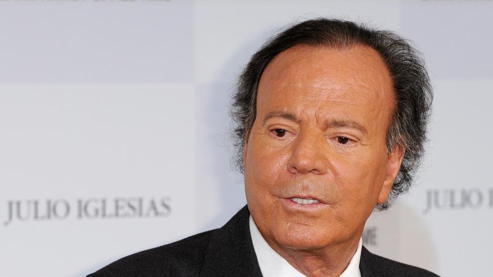 Julio Iglesias, muy enojado con Vargas Llosa por Preysler