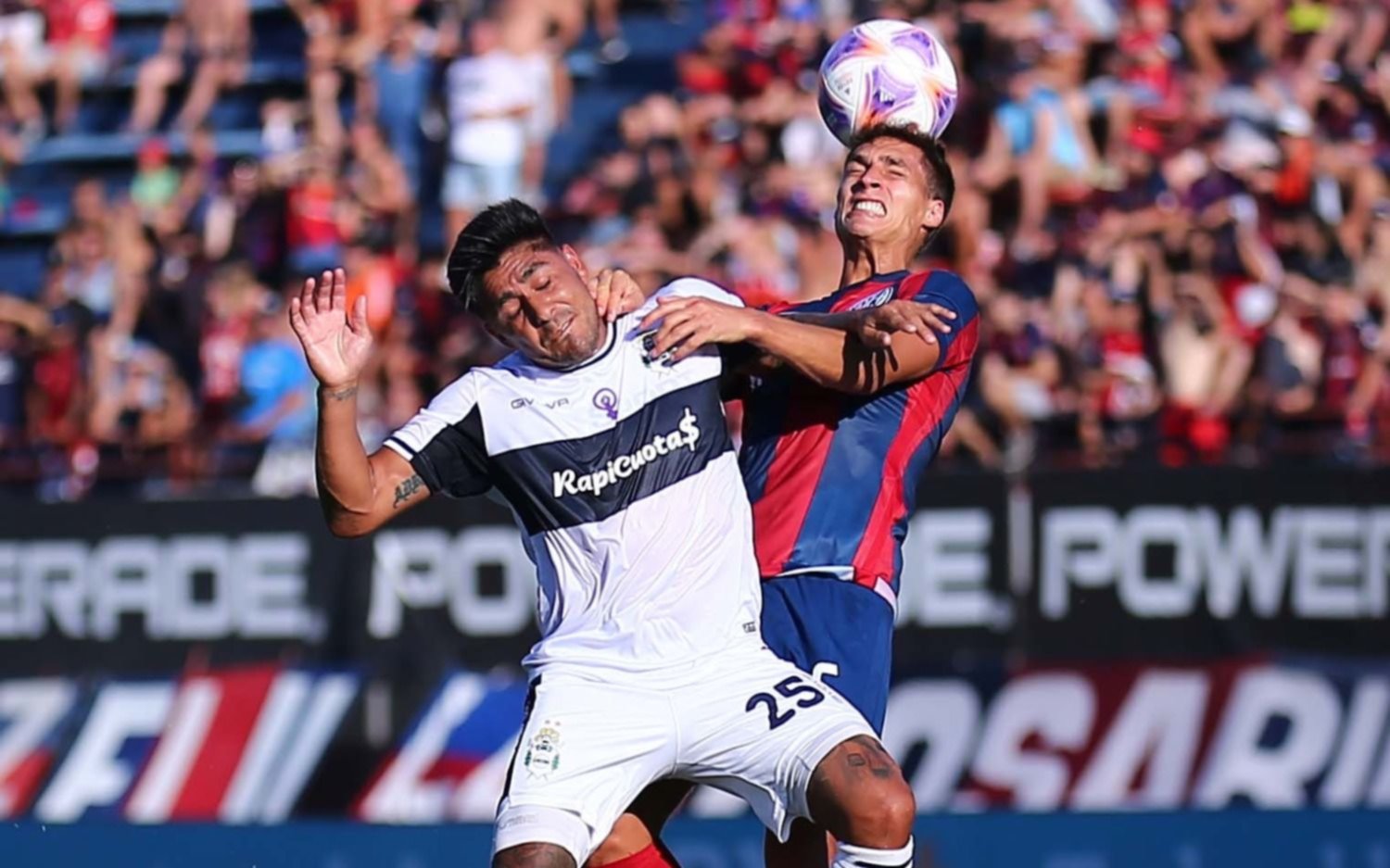Gimnasia se desmoronó sin pausa al quedarse con diez y terminó goleado 4 a 0 por San Lorenzo
