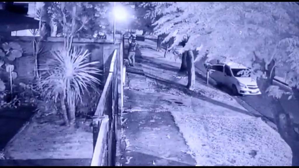 Ariete, chalecos y armas: feroz golpe comando en una casa