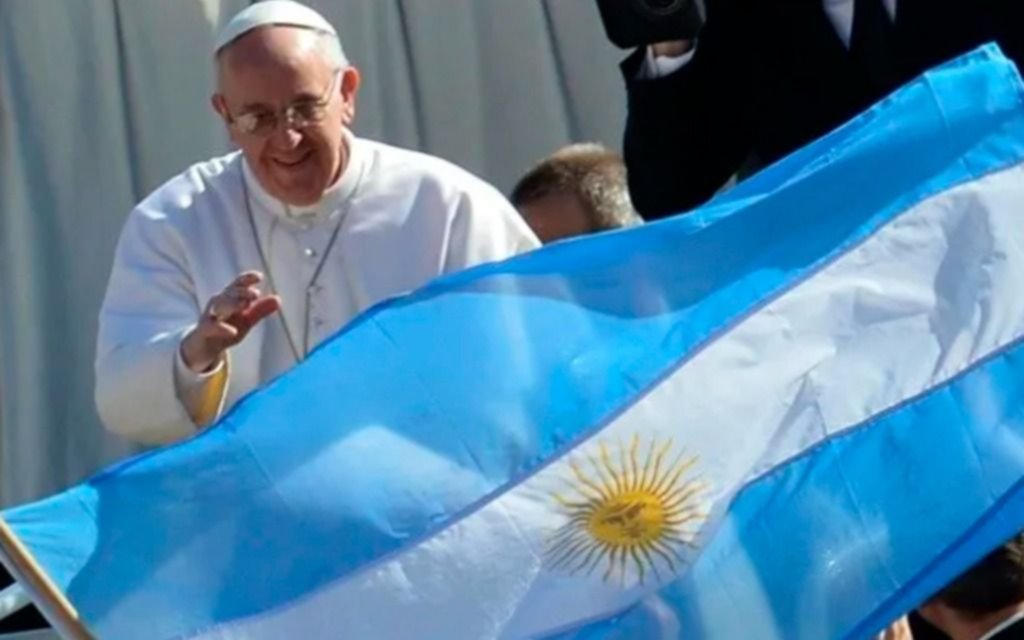 Fervor inicial en Argentina por el Papa decayó por un país dividido