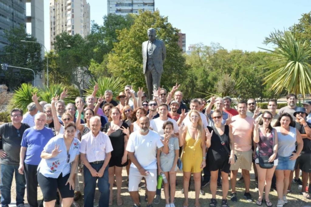 Homenaje a Alfonsín en el día del militante radical