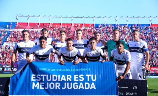 Plantel y cuerpo técnico 2015 – UAI URQUIZA