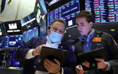 El dólar blue subió $4: se disparó el riesgo país y cayeron los bonos en dólares