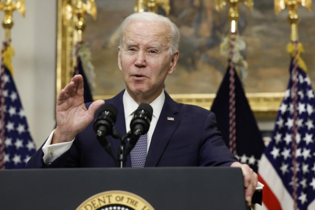 Biden defiende el sistema bancario tras las quiebras