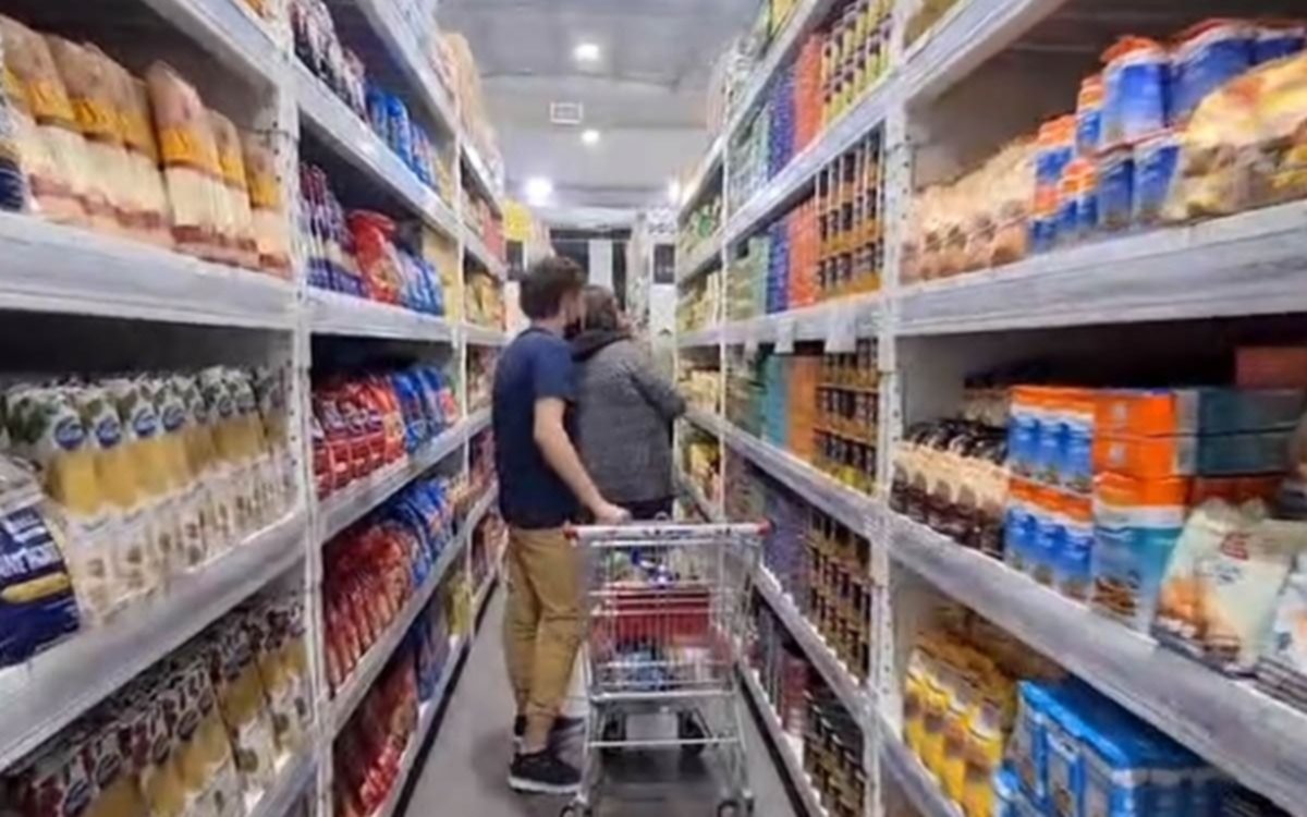 La inflación de febrero fue de 6,6% y acumula 102,5% en los últimos 12 meses