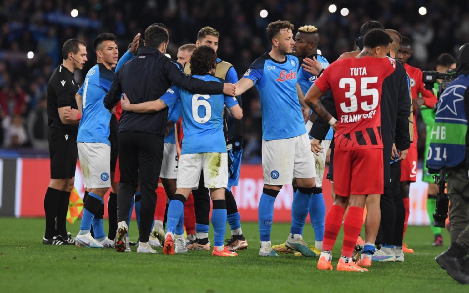 Napoli clasificó a cuartos de la Champions League