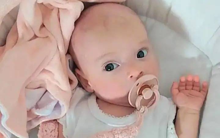 "TodosxLuna": la campaña solidaria viral por una beba internada en La Plata