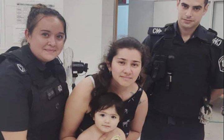 La Plata: policías héroes le salvaron la vida a una beba en Parque Alberti