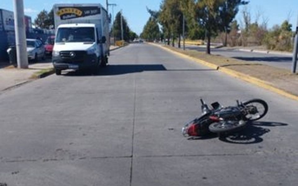 La Plata: un motociclista grave tras otro choque a metros de 25 y 520