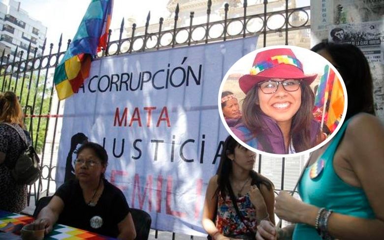 La familia de Emilia Uscamayta se encadenó para pedir juicio político a la fiscal de la causa
