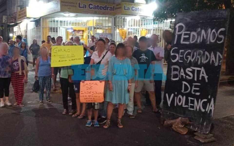 La Plata: hartos de los asaltos, salieron a la calle a pedir a gritos por seguridad
