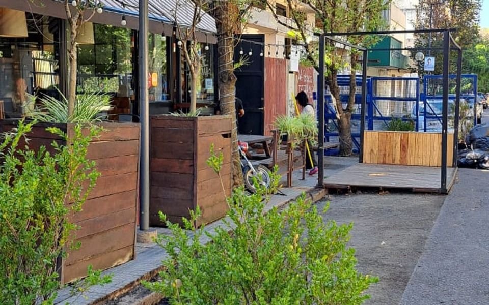 Comenzaron a desarmar los “decks” en los locales gastronómicos de La Plata