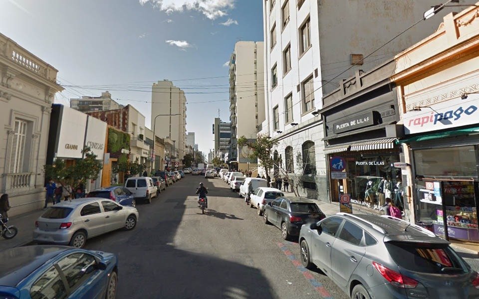 Los "Bonnie y Clyde" de La Plata siguen golpeando a los comercios del Centro