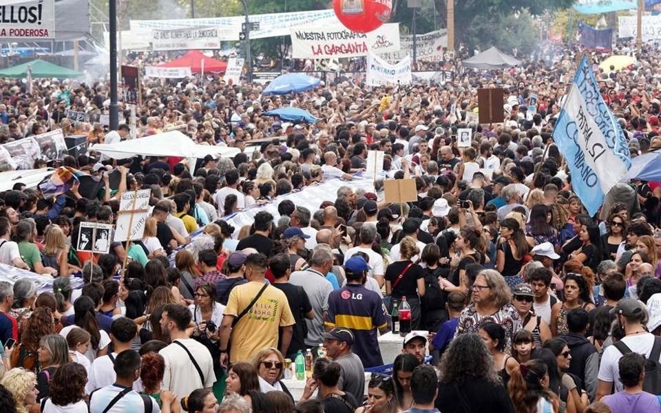 En Plaza de Mayo, hubo actos de la Izquierda y el oficialismo