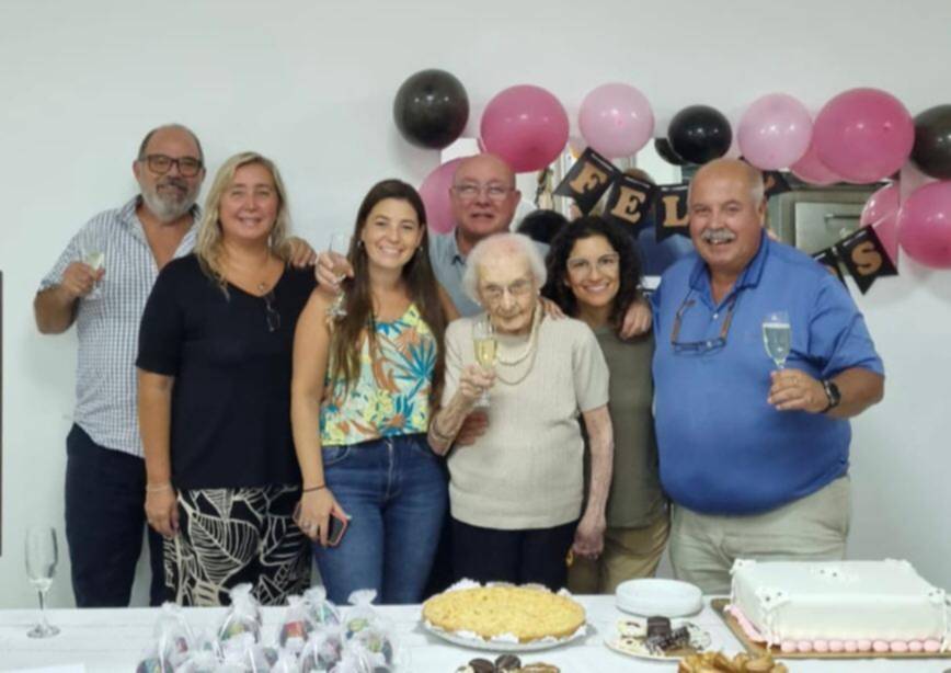 Otra vecina que festeja el ingreso al “club” de los cien