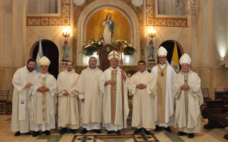 Ordenan tres nuevos diáconos para la diócesis