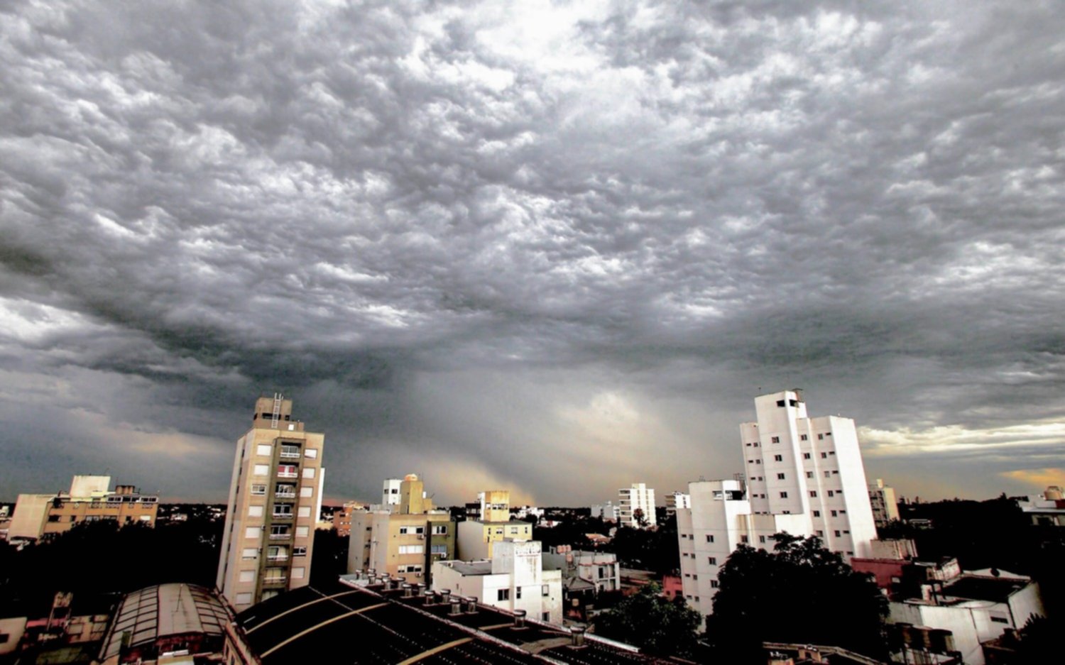 Alerta amarillo en La Plata por tormentas: cuándo llegarán las lluvias
