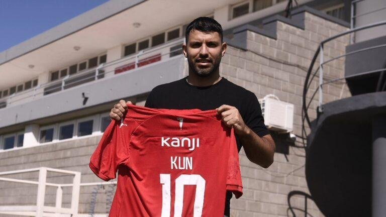 El Kun Agüero anunció que jugará un partido más