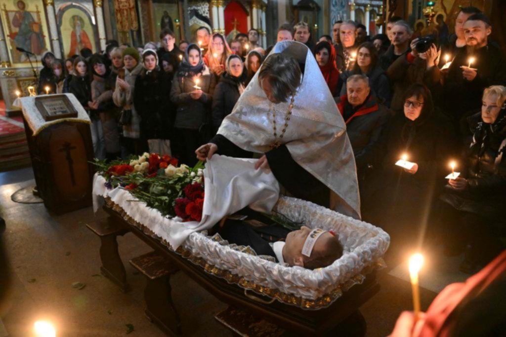 “¡No te olvidaremos!”: el grito en el funeral de Navalny