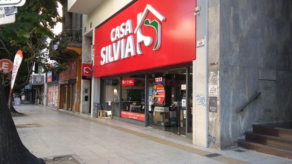 Noches inseguras en el Centro: otro comercio de Av. 7, blanco de ladrones