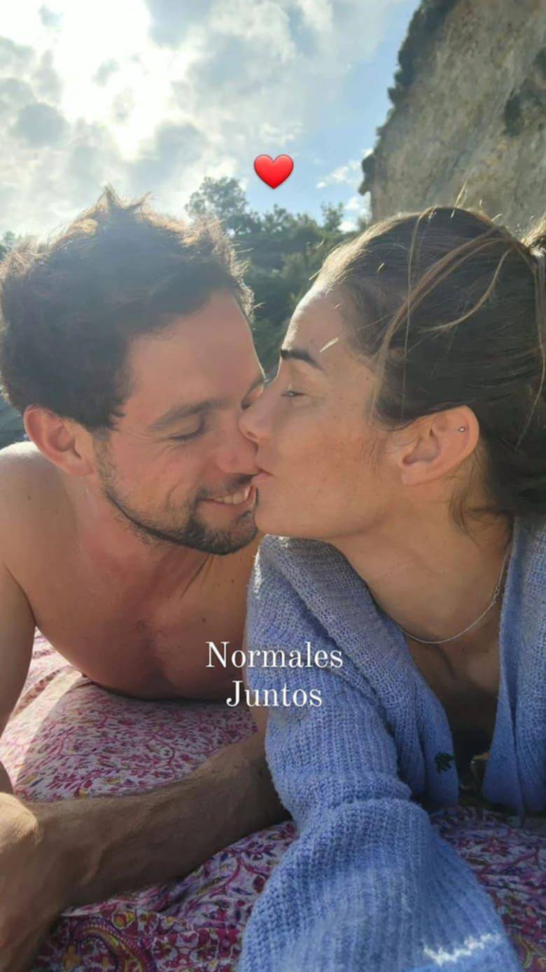 La foto de una enamorada Juanita con el hijo de Lange