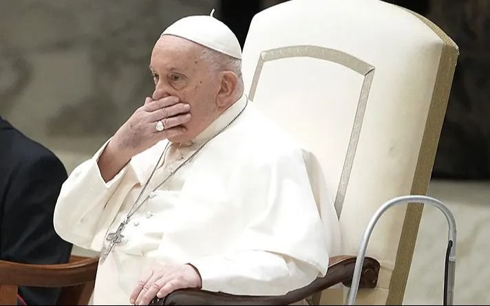El papa Francisco confirmó que atraviesa una bronquitis