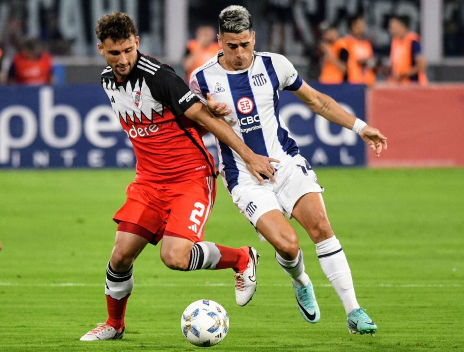 River y Talleres igualaron 2 a 2 tras un final apasionante en Córdoba