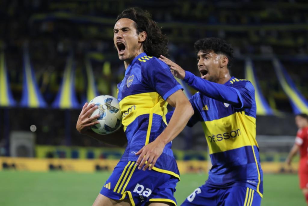 Hat-trick de Cavani: se le abrió el arco al uruguayo y la Bombonera vivió una gran fiesta