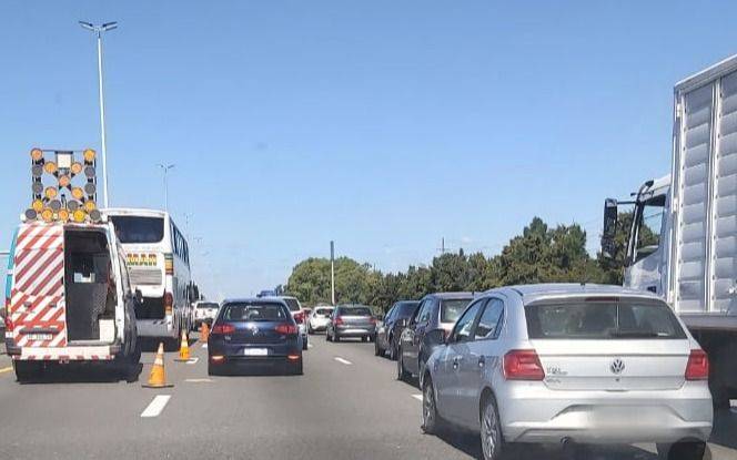 Demoras en la Autopista La Plata - Buenos Aires por un accidente