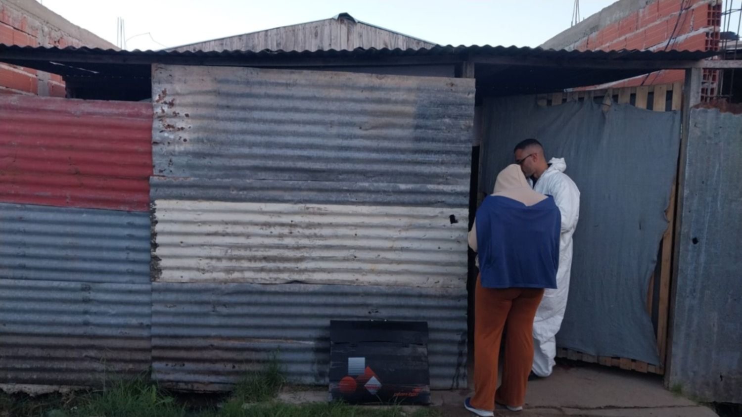Doble crimen y horror en La Plata: asesinó a la hijita de su ex de un tiro en la cabeza y ella lo mató